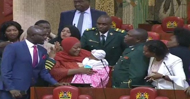 KENYA: Une députée expulsée du Parlement à cause de son bébé 12 KENYA: Une députée expulsée du Parlement à cause de son bébé