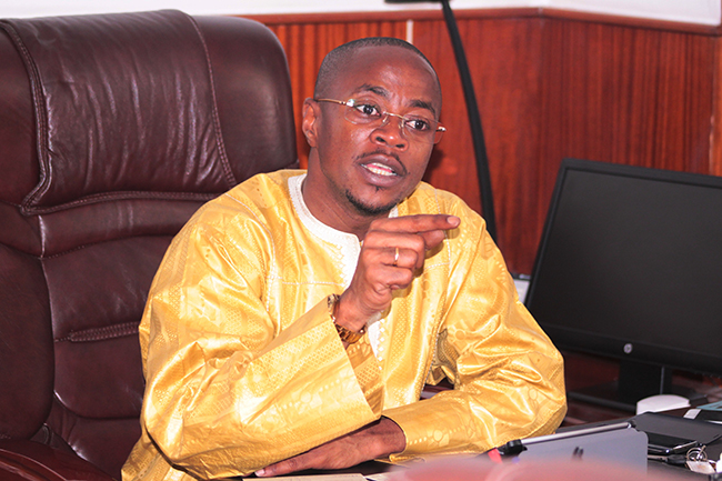 Assemblée : Takku Wallu dénonce des insultes visant Abdou Mbow et annonce une plainte 13 Assemblée : Takku Wallu dénonce des insultes visant Abdou Mbow et annonce une plainte