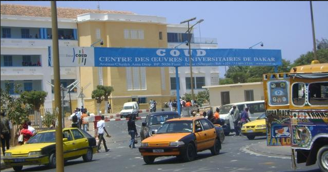 AVENUE CHEIKH ANTA DIOP : LES ÉTUDIANTS DES ÉTABLISSEMENT PRIVÉS BLOQUENT LA CIRCULATION 5 AVENUE CHEIKH ANTA DIOP : LES ÉTUDIANTS DES ÉTABLISSEMENT PRIVÉS BLOQUENT LA CIRCULATION