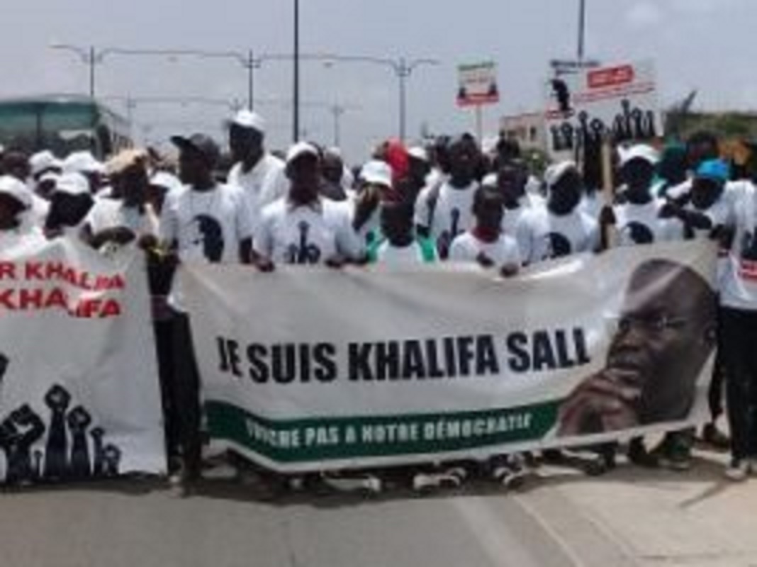 Les Khalifistes "crachent" sur la grâce présidentielle pour Khalifa Sall 2 Les Khalifistes « crachent » sur la grâce présidentielle pour Khalifa Sall