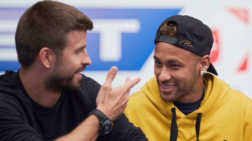Piqué demande à Neymar de sortir de son coin pour ensuite s'exprimer au public 11 Piqué demande à Neymar de sortir de son coin pour ensuite s’exprimer au public