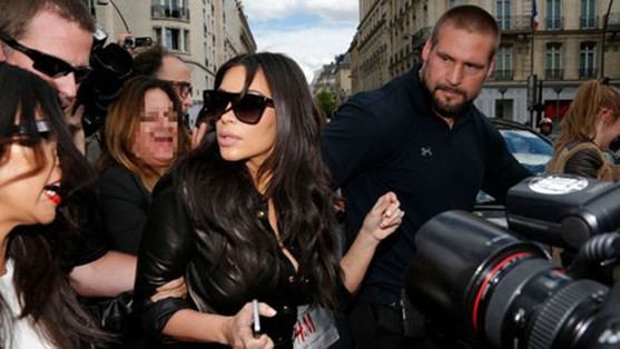 kim kardashian avec garde de corps
