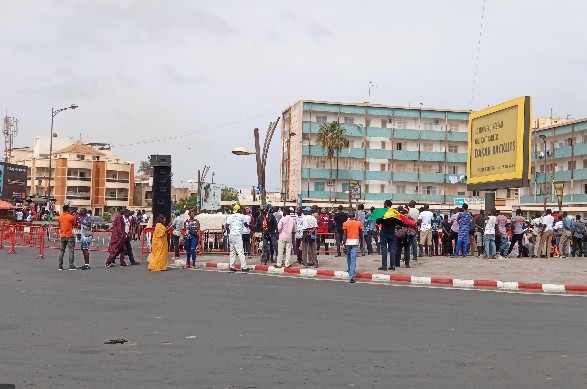 manif faible de aar li nu bokk