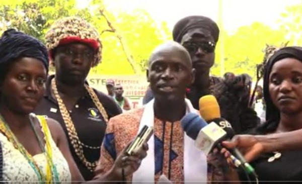 Bignona: Les patriotes dans le bois sacré de Bessire pour protéger Sonko 24 Bignona: Les patriotes dans le bois sacré de Bessire pour protéger Sonko