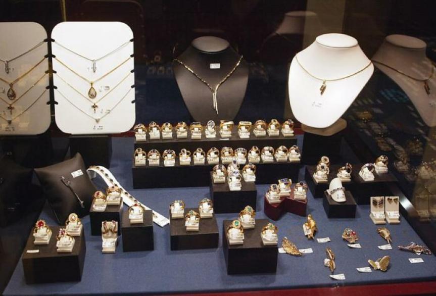Affaire des bijoux d’Éva Tra : le procès renvoyé après l’arrestation d’un présumé complice 14 Affaire des bijoux d’Éva Tra : le procès renvoyé après l’arrestation d’un présumé complice