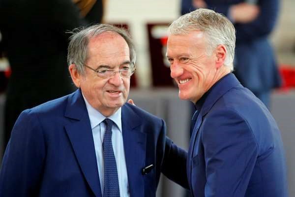 Benzema chez les Bleus...La fédé de foot l'écarte définitivement 1 deschamps le graet