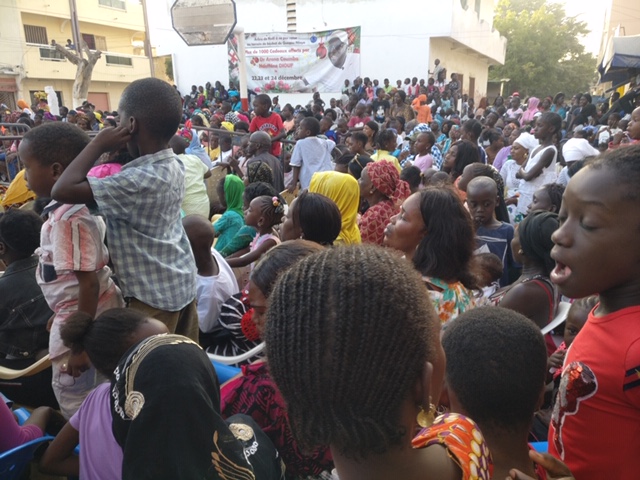 Arona Coumba Ndoffène Diouf en père Noël des enfants de la Biscuiterie 2 01 5