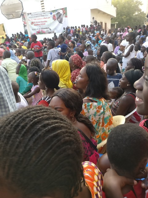 Arona Coumba Ndoffène Diouf en père Noël des enfants de la Biscuiterie 1 01 6
