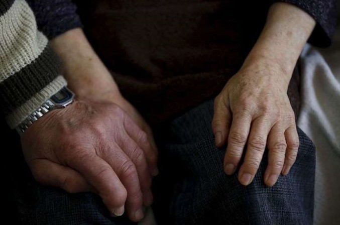 mariés main dans la main