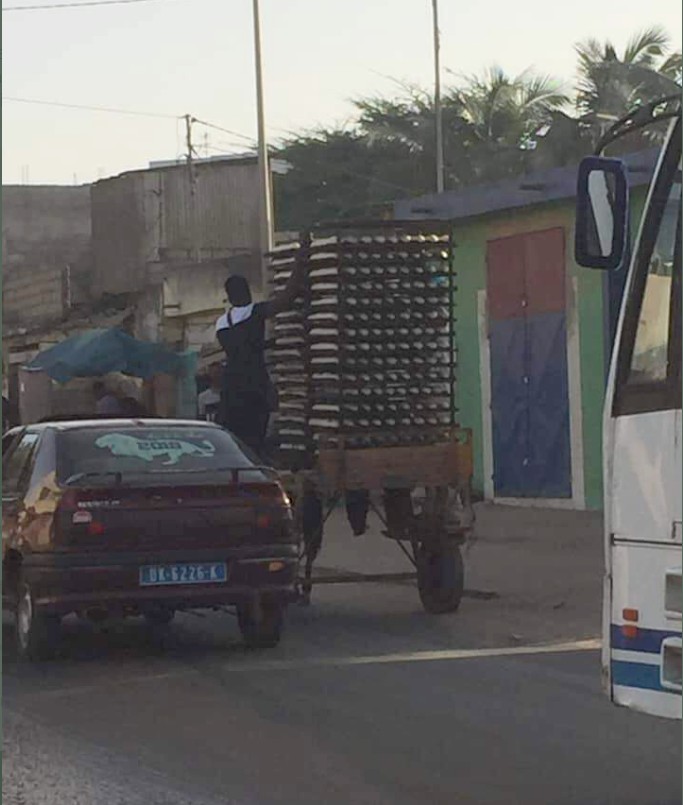 Alerte ! les boulangers du Sénégal tuent...regardez 2 pain pate