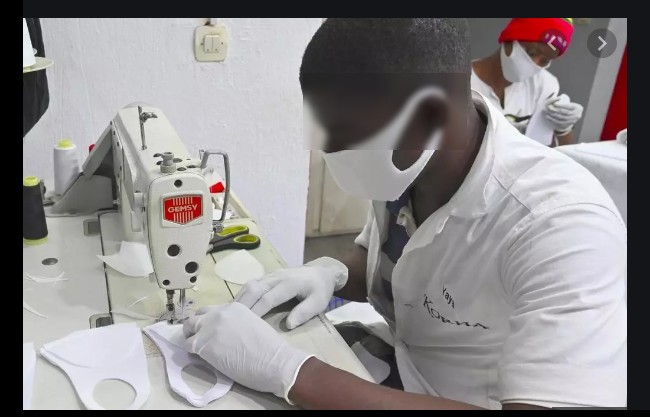 senegalais masque confection