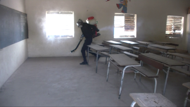 Ziguinchor : Le Maire lance les opérations de désinfection des établissements scolaires 5 2020 05 22 14h38m28s106