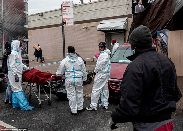 Coronavirus : 100 corps en décomposition retrouvés dans des camions (photos) 2 corps usa camion 3