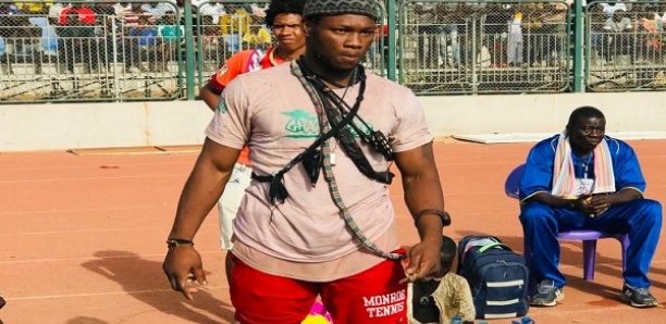 Vol à l'arraché : Un grand lutteur envoyé en taule ! 1 bébé diène