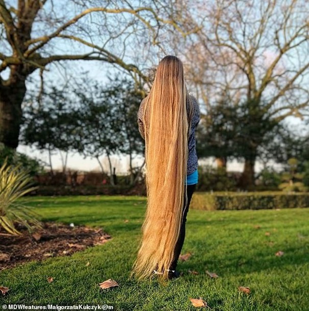 Voici ses cheveux après 5 ans sans coiffeur 2 cheveu