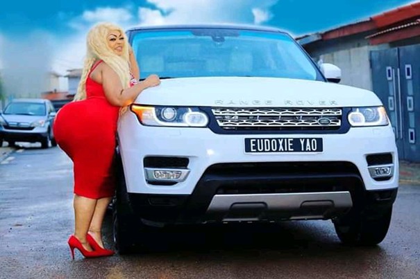 Eudoxie Yao dévoile sa voiture et sa lingerie à l’occasion de son anniversaire (photos) 2 eudoxie