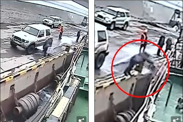 Un passager rate le bateau et tombe dans l'eau (vidéo) 1 passager