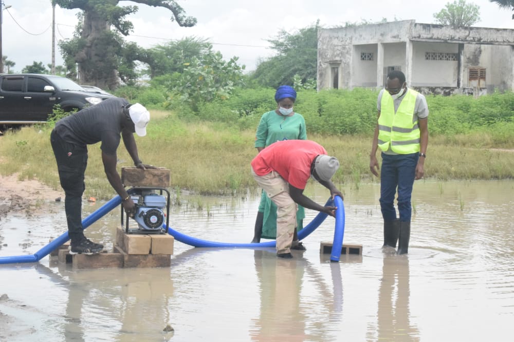 Inondations : Habib Niang vole au secours des sinistrés et fustige la gestion du maire 2 IMG 20200913 WA0039