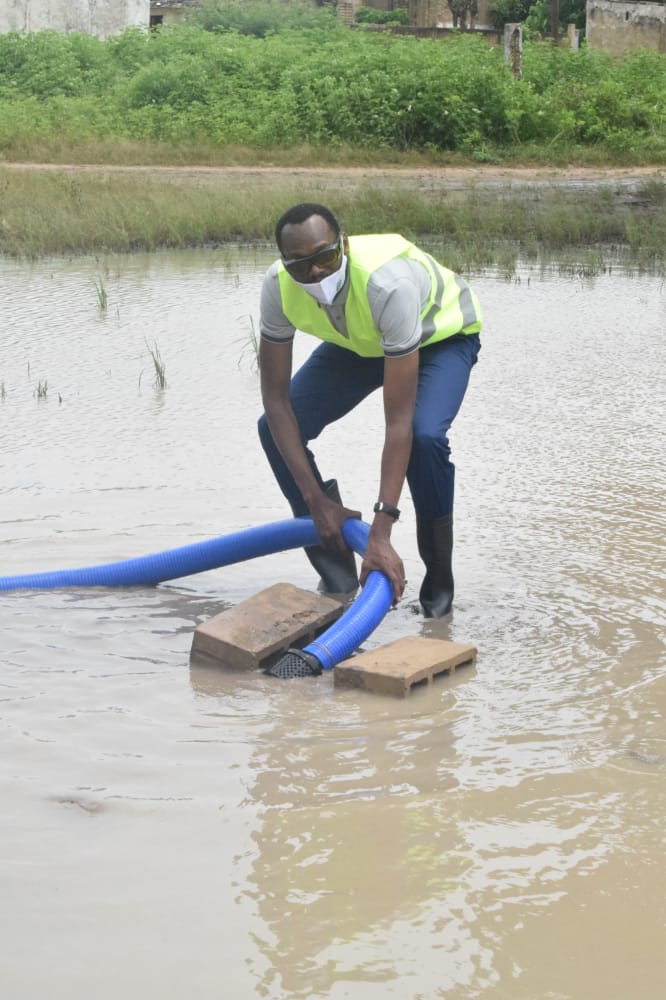Inondations : Habib Niang vole au secours des sinistrés et fustige la gestion du maire 6 IMG 20200913 WA0040