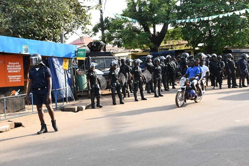 POLICE GUINee 4