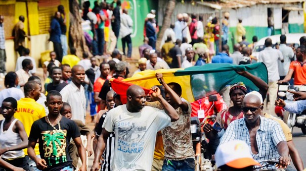 Manifs en Guinée...50 personnes tuées par les forces de Condé 1 guinée