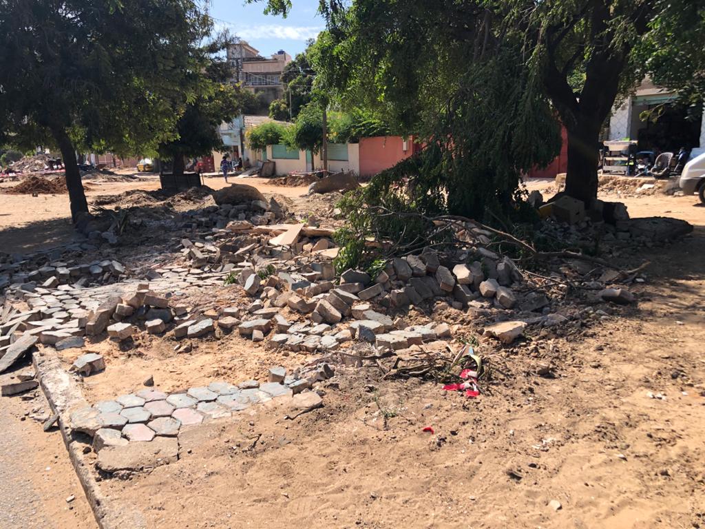 Travaux BRT : Libération de la voie publique de Sacré Cœur au lycée Blaise Diagne 2 IMG 20201204 WA0024