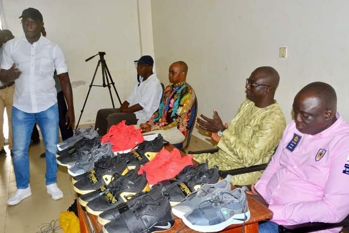 Seydou Sané appuie l'équipe de basket de CEMT 1 FB IMG 1611344223327