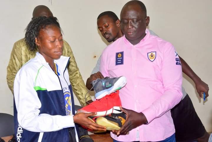 Seydou Sané appuie l'équipe de basket de CEMT 2 FB IMG 1611344253332