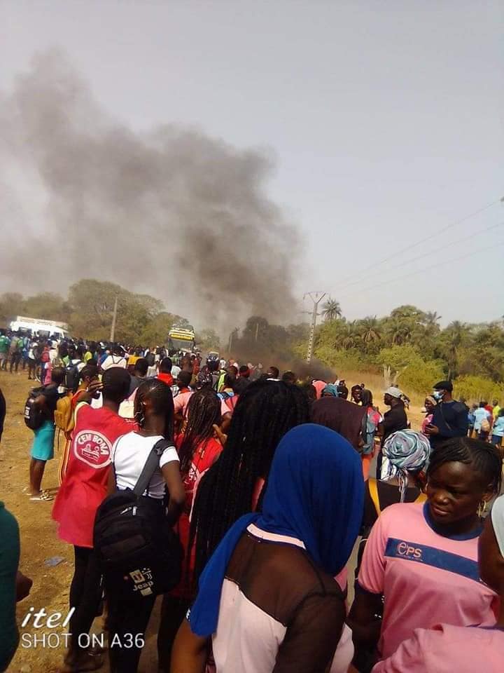 Les élèves du lycée de Bounghary exigent la libération de leur professeur d'espagnol 3 Manif