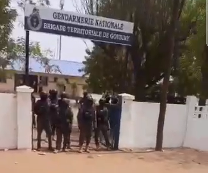 Des éleveurs prennent d'assaut la gendarmerie de Goudiry (vidéo) Xibaaru