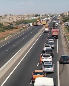 Un camion prend feu sur le péage...le trafic perturbé (images) 2 221772399587 status e5d5f75527af4afab103079b27f0dc13
