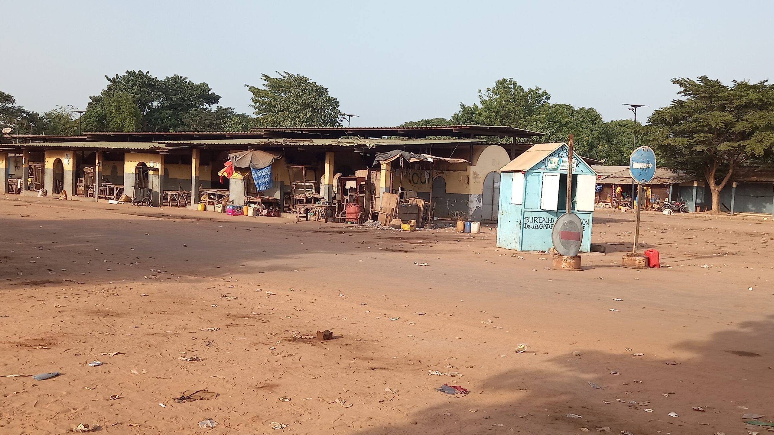 Grève des transporteurs : la gare routière de Bignona vide comme un cimetière 16 Grève des transporteurs : la gare routière de Bignona vide comme un cimetière