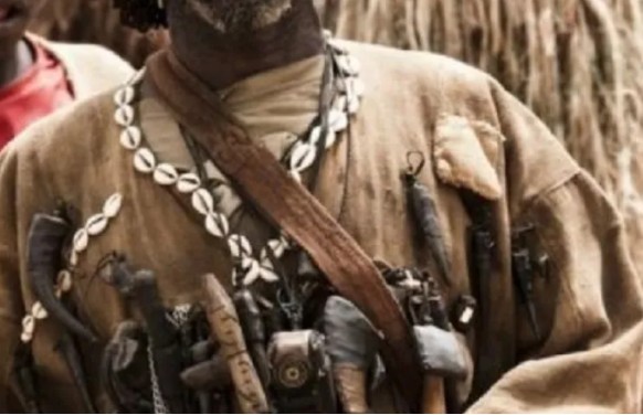 Côte d’Ivoire : le chasseur lui sectionne le bras parce qu’il a causé avec sa femme 1 chasseur