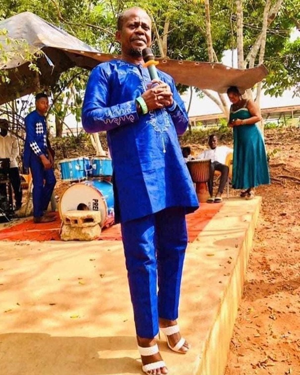 Togo : Un pasteur porte des chaussures de femme (photos) 1 chaussures