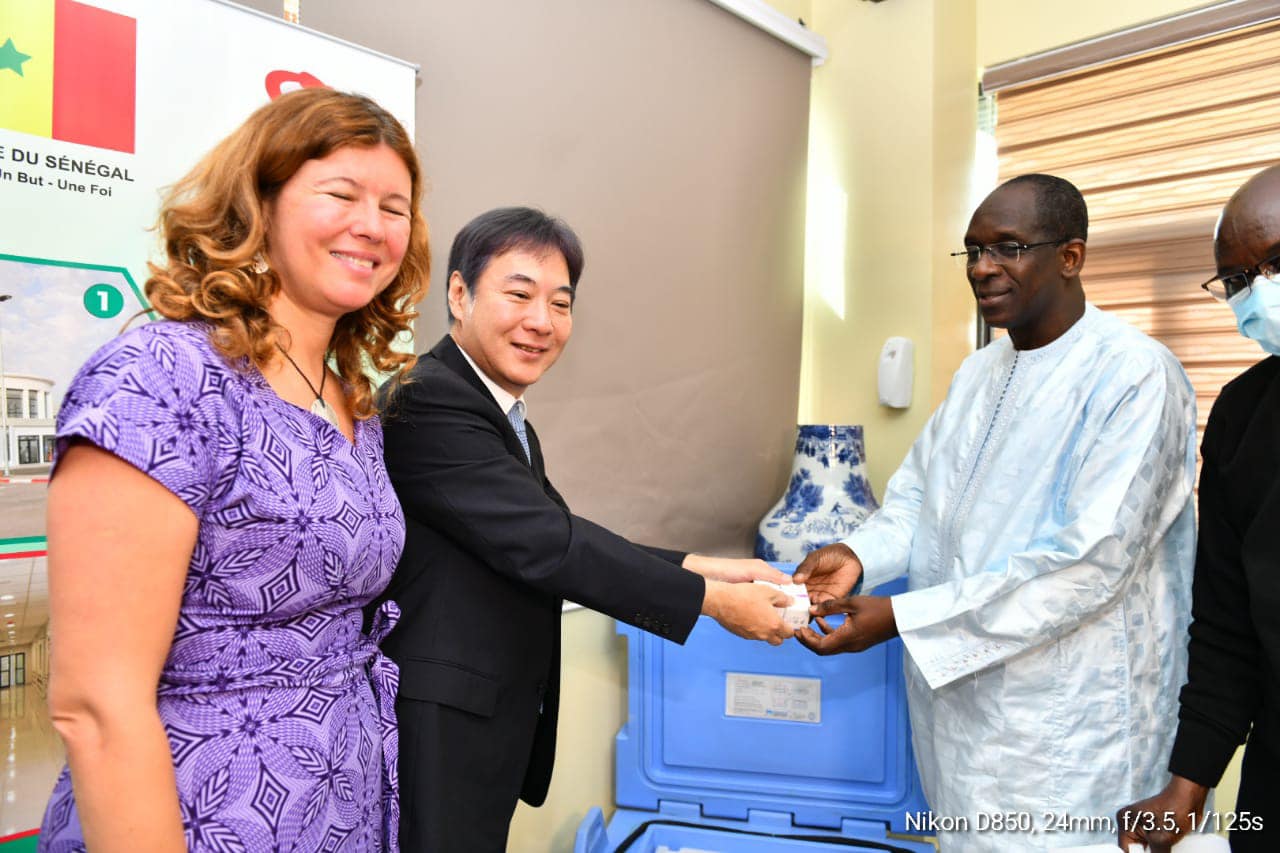 Covid-19 : Le Japon offre 300 000 doses de vaccins au Sénégal