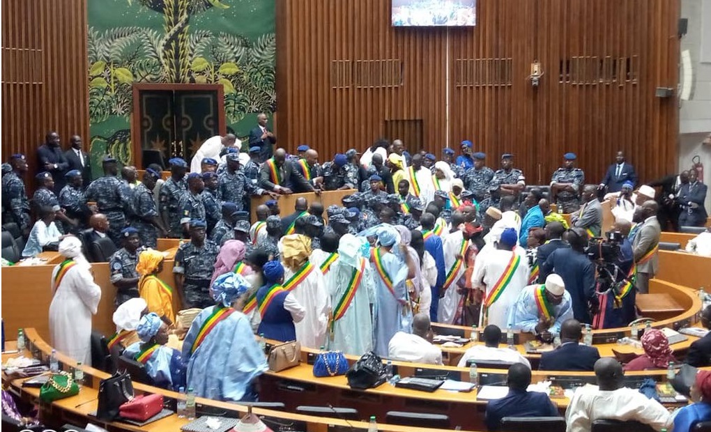 Assemblée nationale...le retour de Sonko face à de nombreux obstacles 1 Gendarmes Assemblee