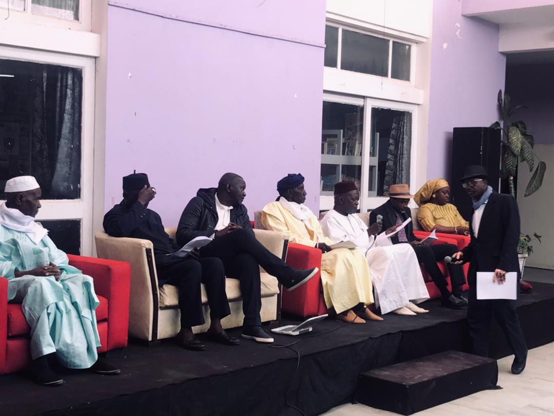 Présentation de livre : «Le fils de la pierre rouge» de Lamine Keba Sonko sur le marché 7 Présentation de livre : «Le fils de la pierre rouge» de Lamine Keba Sonko sur le marché