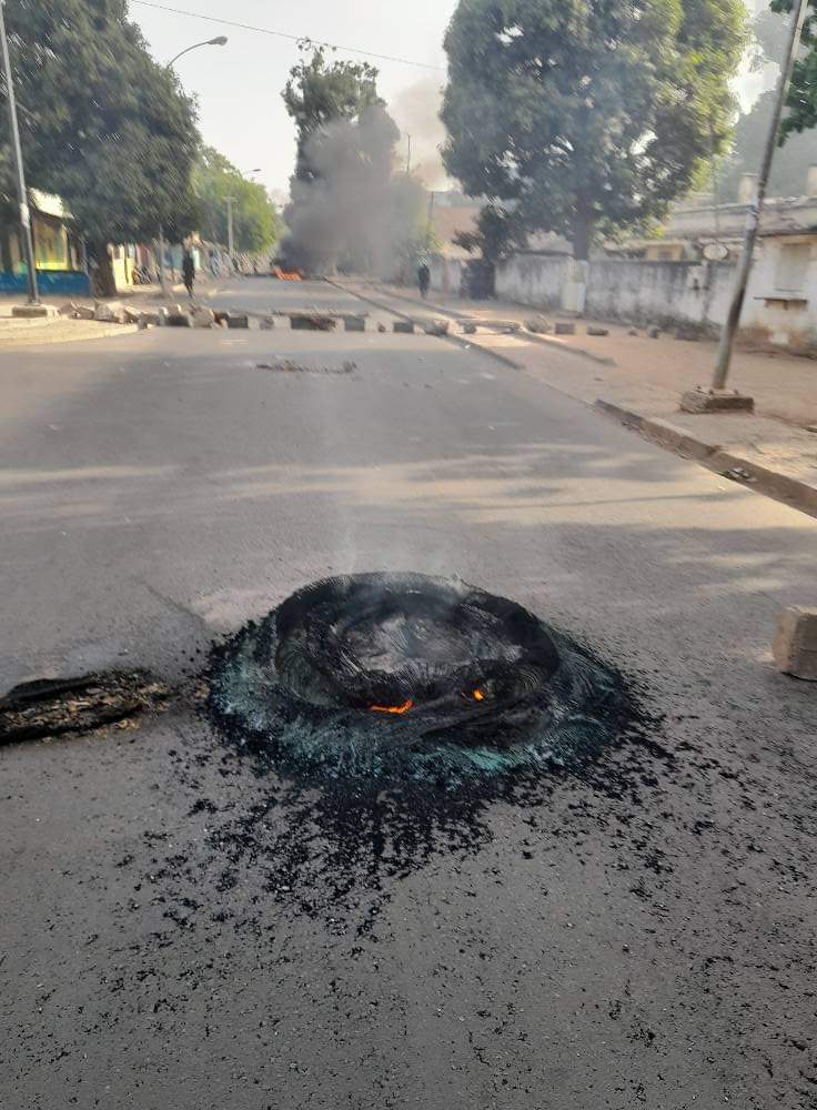 Ziguinchor : Les accès au domicile de Sonko barricadés (images) 4 FB IMG 1684144745004