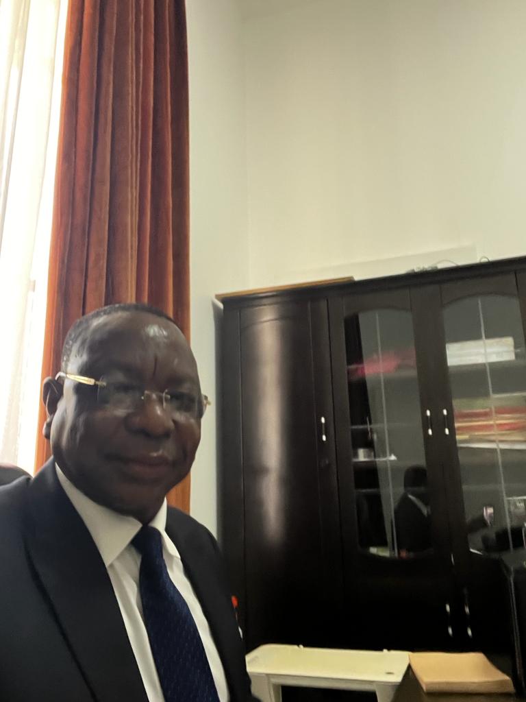 Mankeur Ndiaye a pris fonction à la présidence (photo) 3 PHOTO 2023 05 04 01 27 59 1