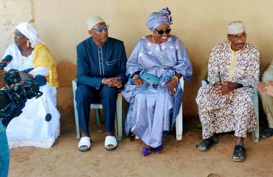 Mimi Touré visite la communauté Mandingue de Mbour (images) 2 mimi mbour 3