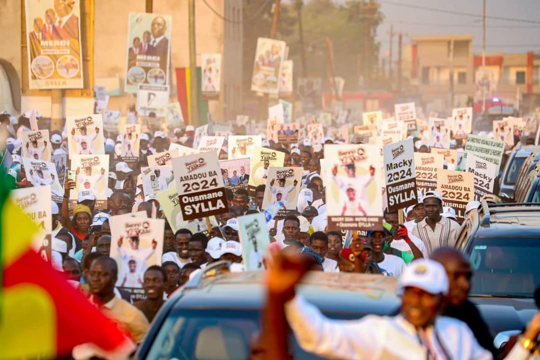 Kédougou : Macky Sall accueilli par une foule immense (photos) 10 FB IMG 1699916185329