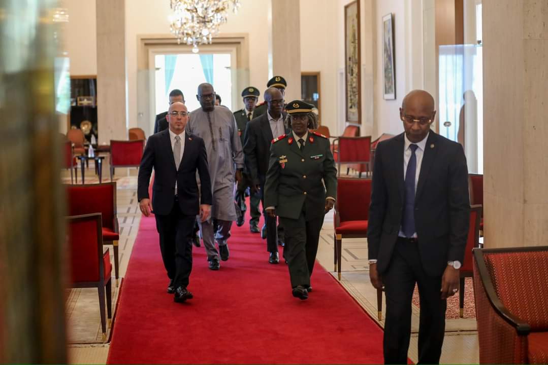 Transplantation rénale : Macky Sall a reçu les équipes médicales 1 FB IMG 1701213568717
