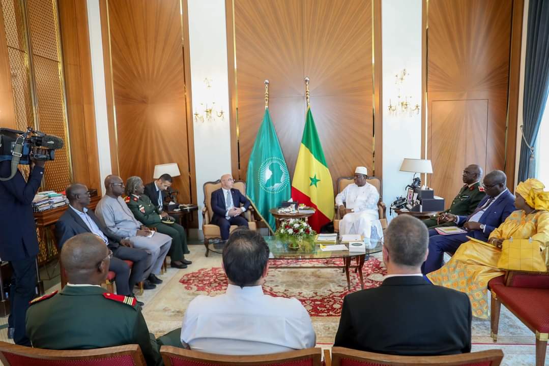 Transplantation rénale : Macky Sall a reçu les équipes médicales 3 FB IMG 1701213580111