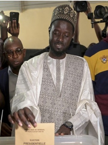 Élections présidentielles au Sénégal, Vitrine de la Démocratie 4 président