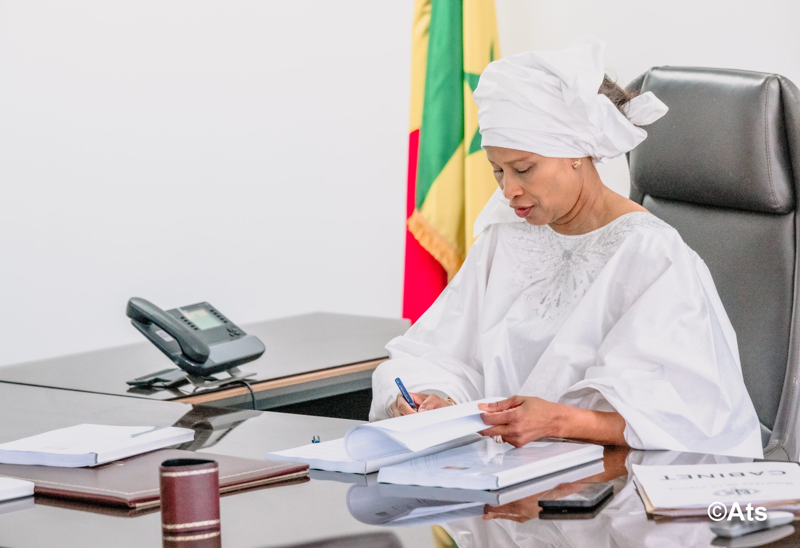 Ministère de la justice : Ousmane Diagne a pris fonction 3 20240411 162943 scaled