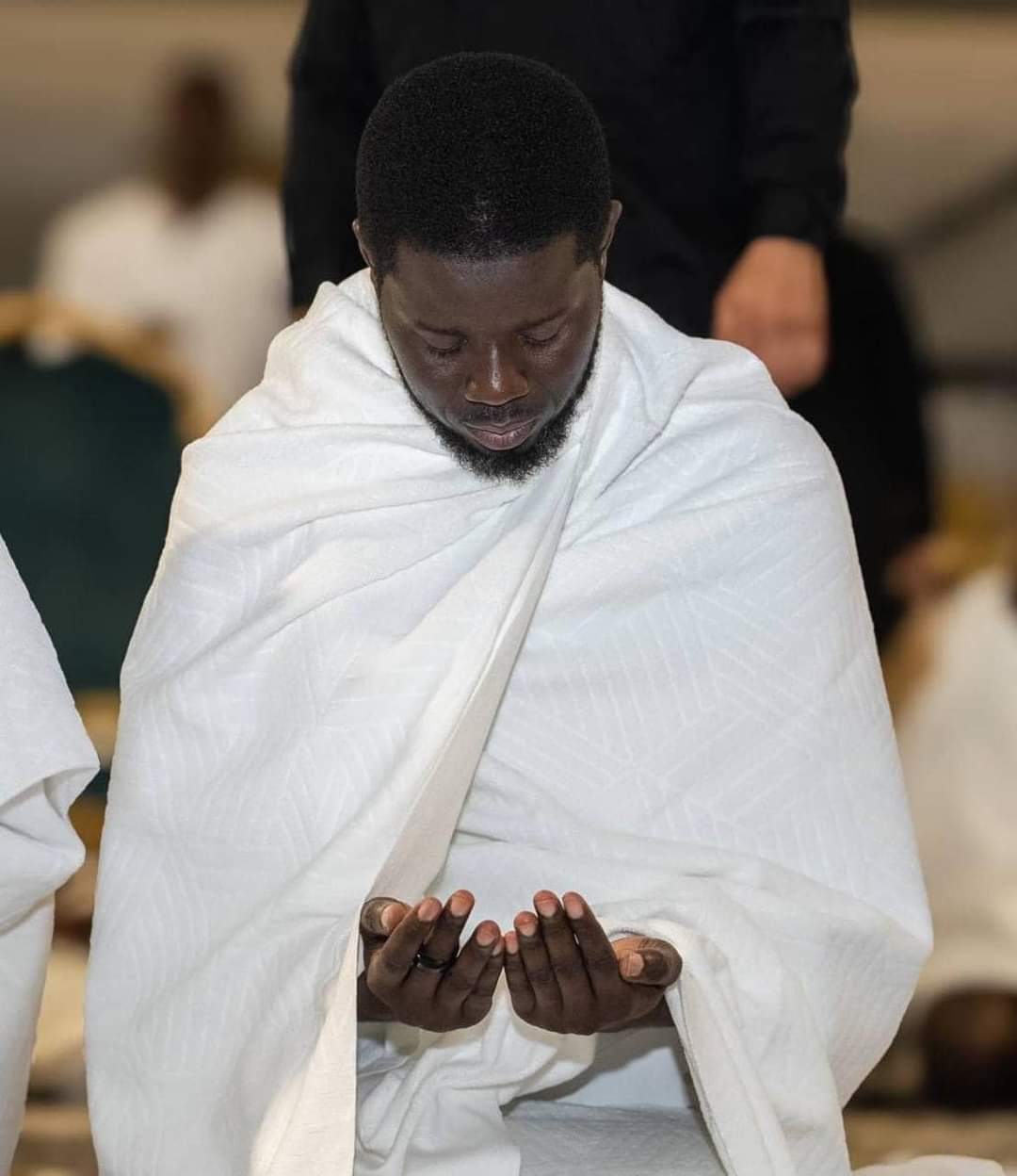 Le Président Diomaye effectue la Oumra (photos) 4 FB IMG 1730285714156