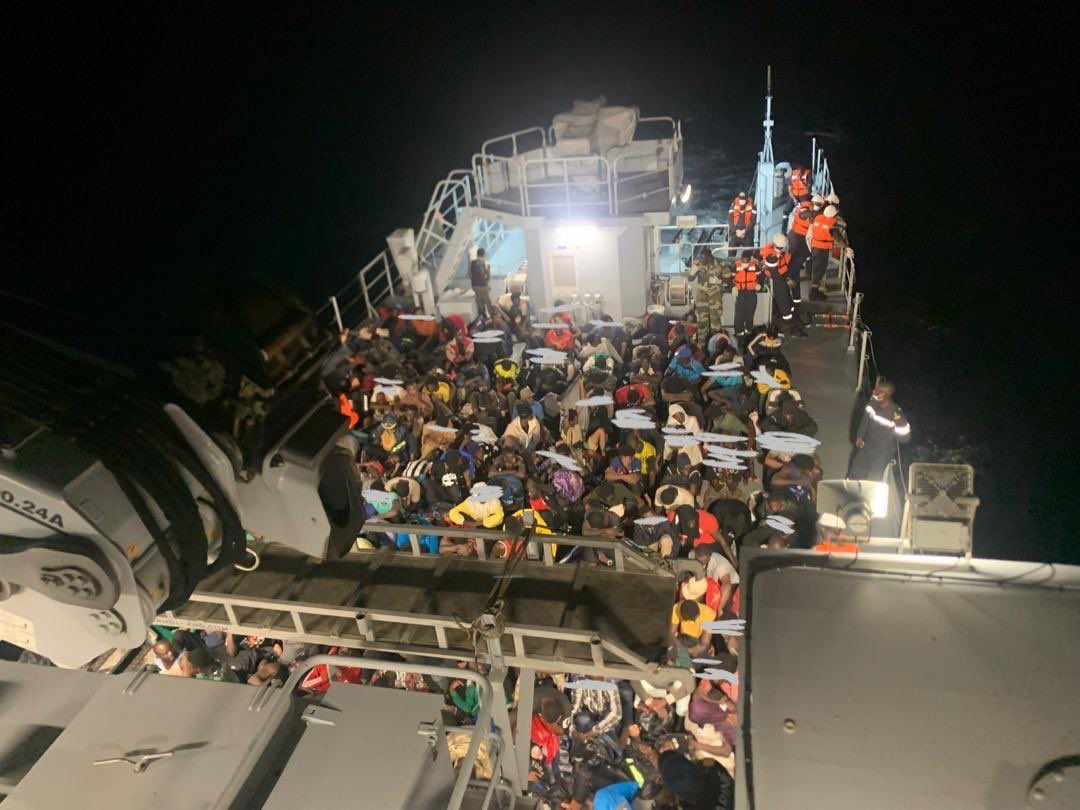 Migration irrégulière : La Marine secourt 124 migrants au large de Djiffère 16 Migration irrégulière : La Marine secourt 124 migrants au large de Djiffère