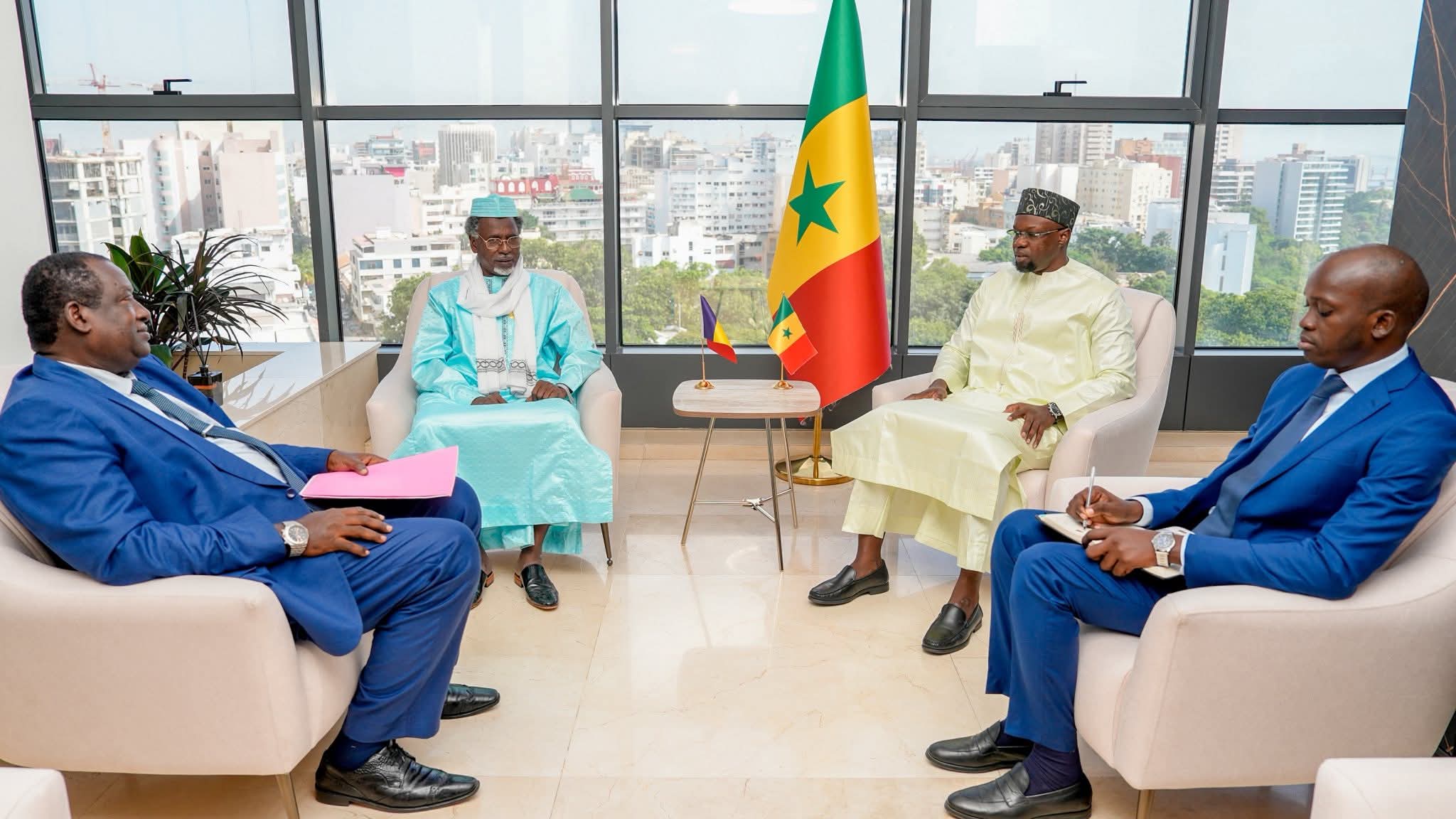 Ousmane Sonko reçoit le ministre tchadien de l’Enseignement supérieur, 3 FB IMG 1759954528376