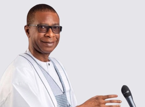 Pape Modou Fall rend hommage à Youssou Ndour