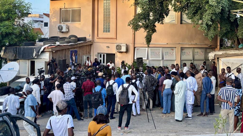 La contestation monte...Pastef pris en tenaille entre l'opposition et la presse 2 Sit in des journalistes dans les locaux de 7TV a Dakar